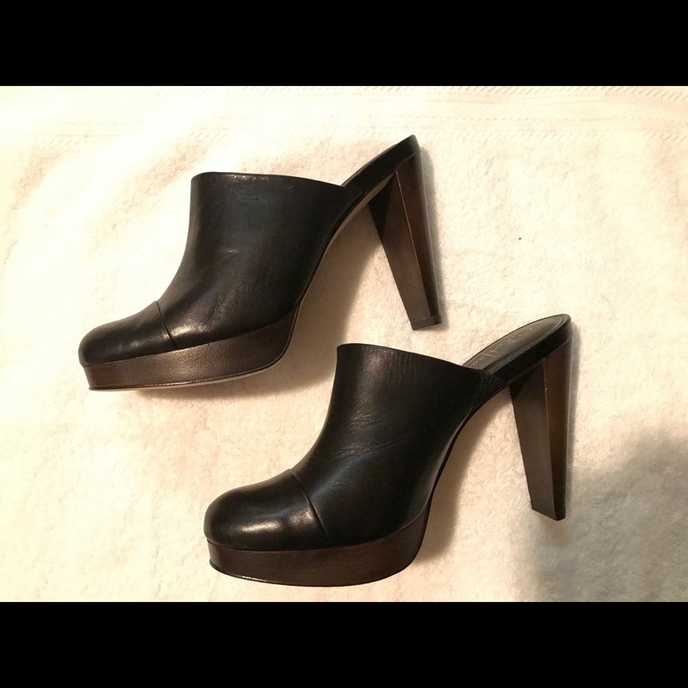 ❗️SALE❗️Cole Haan Women’s Black Leather Clogs
